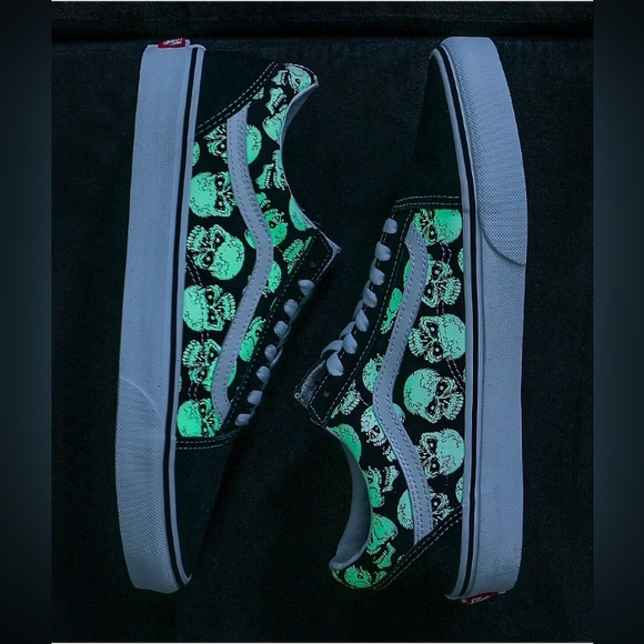 Vans Shoes - NWT Vans Glow In The Dark Skull "Old Skool" Size 5.5 Mens 7 Womens
